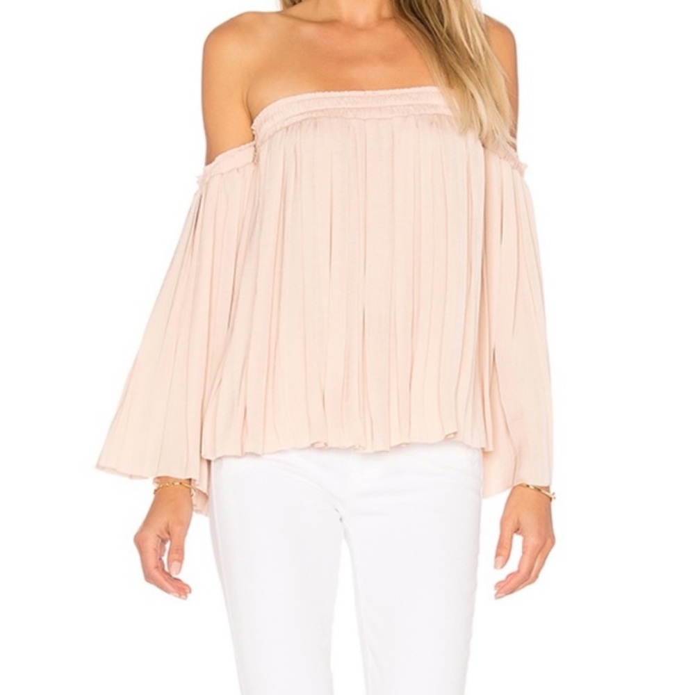 Elizabeth and James Off the Shoulder Top size S